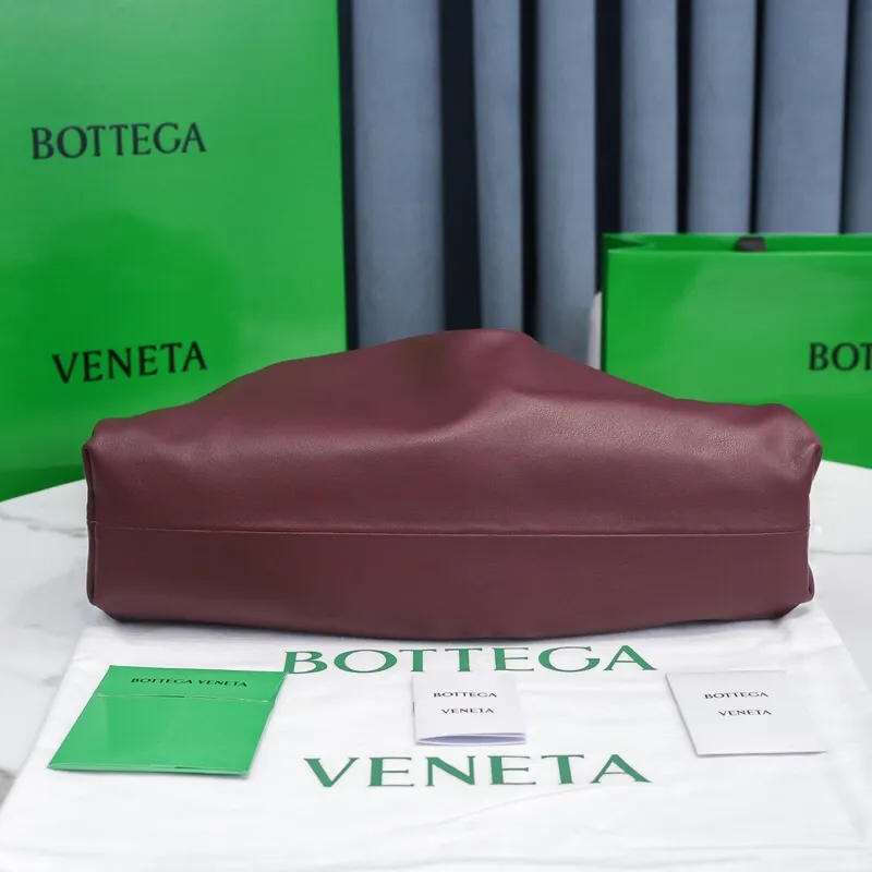 Batch 1660 Bottega Veneta cloud bag ☁️POUCH series original plain calfskin, super low-key and attractive, soft and casual, major Internet celebrity bloggers are crazy about calling it, fashionable and classy, ​​lazy and intellectual Large size: 38x20x8.5cm (large cloud plain) burgundy red